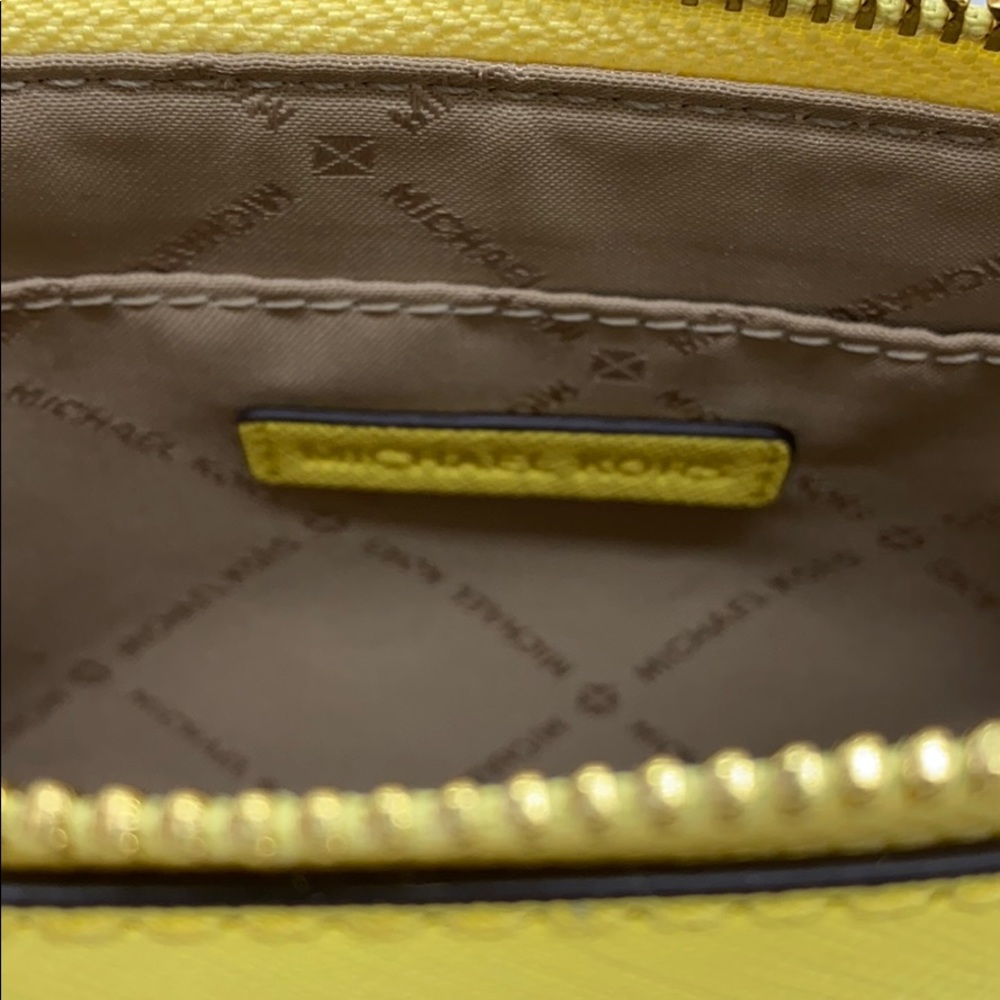 MICHAEL KORS MEDIUM ZIP POUCHETTE SUNSHINE - Picture 11 of 14
